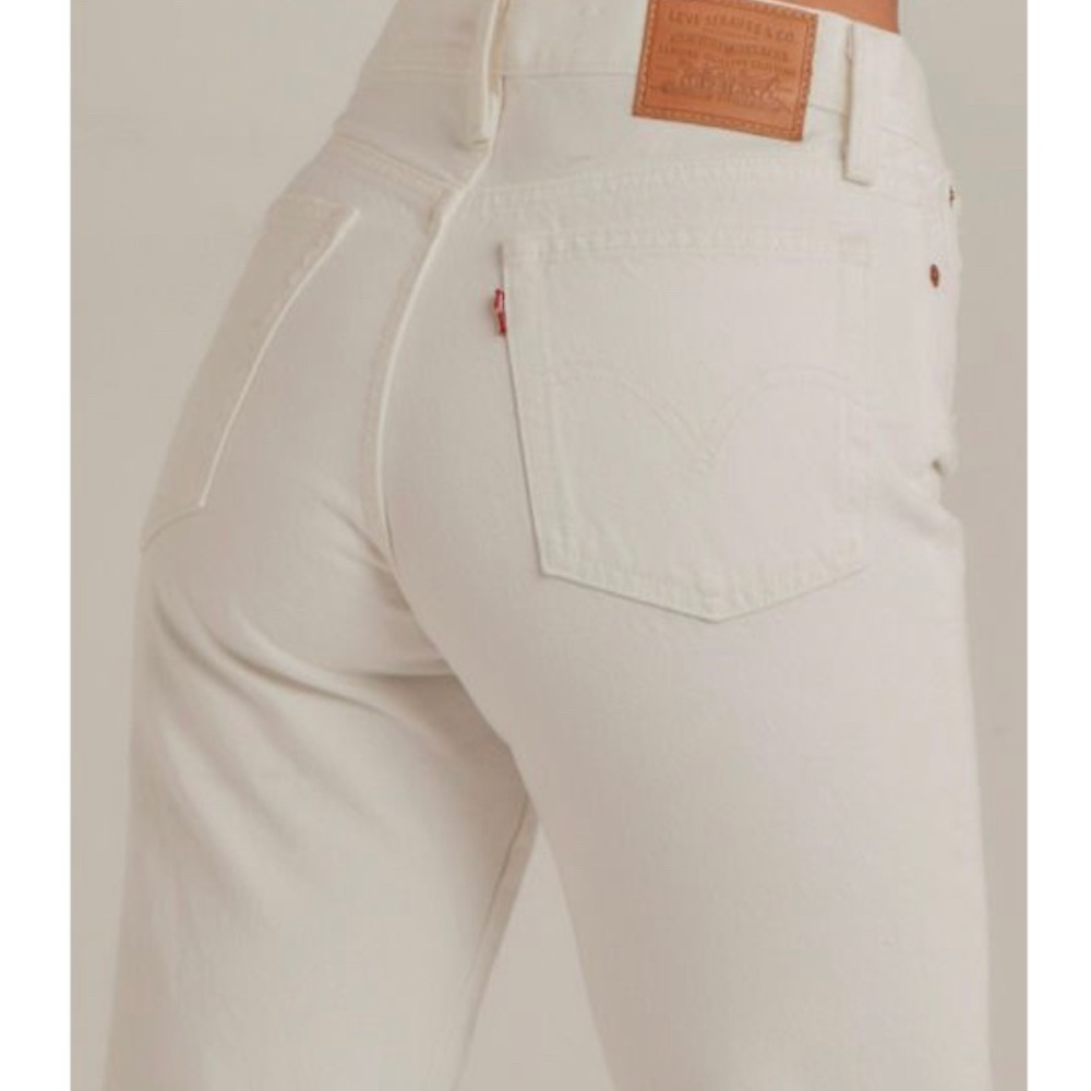 Levis wedgie straight in white size 27